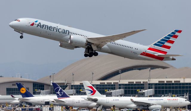 Boeing 787-9 Dreamliner (N820AL)