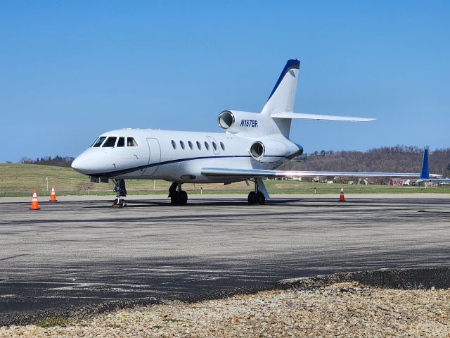 Dassault Falcon 50 (N167BR) - Waiting to depart