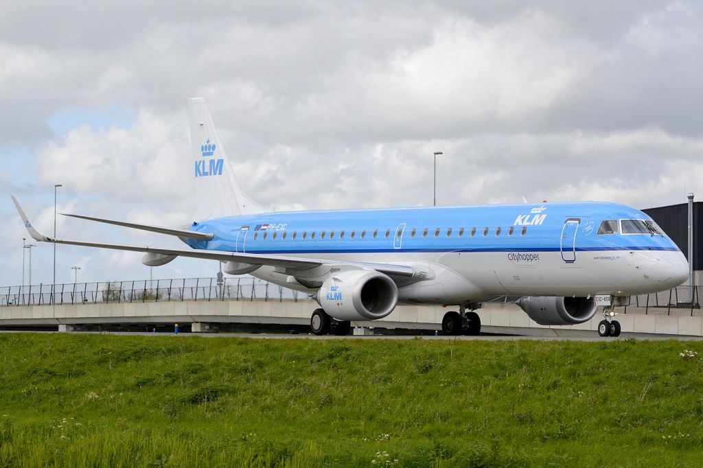 Embraer ERJ-190 (PH-EXC)