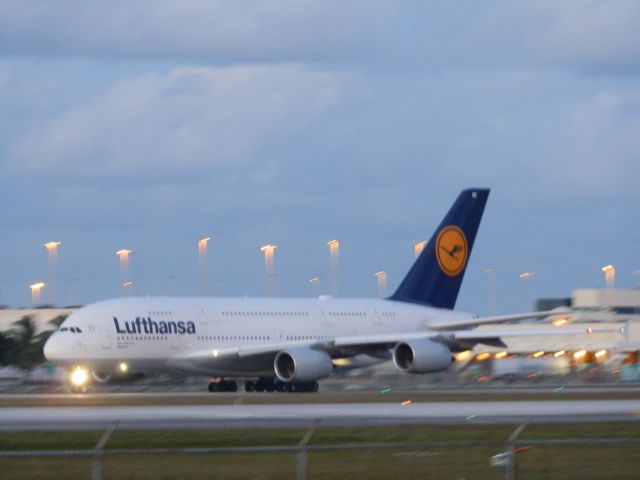 Airbus A380-800 (D-AIMK)