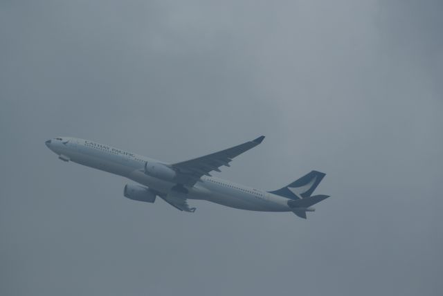 Airbus A330-300 (B-LAK) - Cathay Pacific A330-343 cn1196