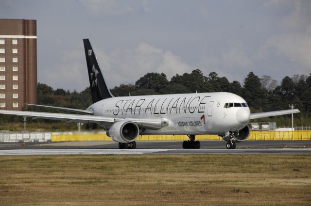 BOEING 767-300 (HL7516) - Departure at NRT Airport Runway 16R on 2011/11/23 Star Alliance c/s