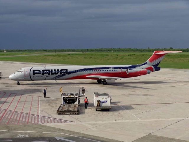 McDonnell Douglas MD-82 (HI914)