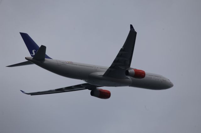 Airbus A330-300 (LN-RKU)