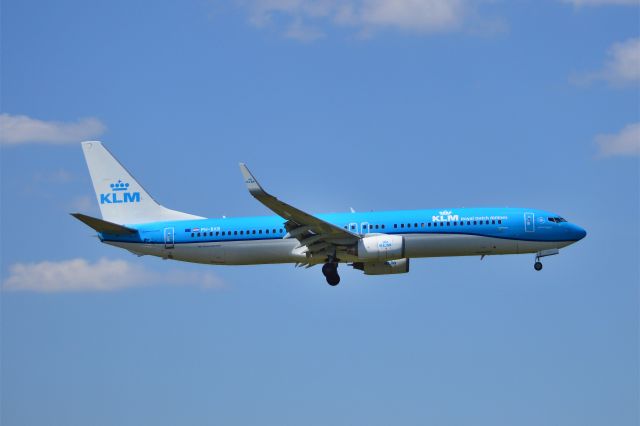 Boeing 737-900 (PH-BXR) - KLM Boeing 737-9K2WL landing at AMS 13.59 hrs (GMT) 09May25