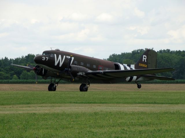 Douglas DC-3 (N345AB)