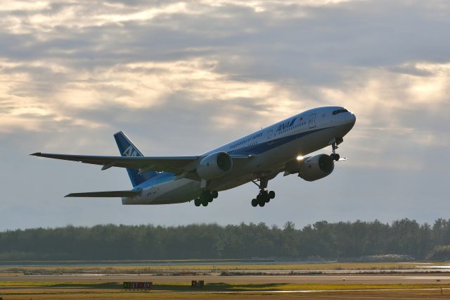 Boeing 777-200 (JA741A)