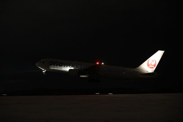 BOEING 767-300 (JA8980) - 03 February 2017:HKD-HND.