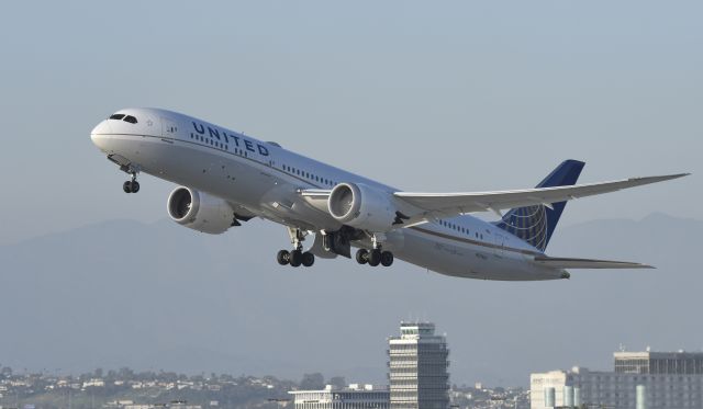 Boeing 787-9 Dreamliner (N27957) - Departing LAX on 25L