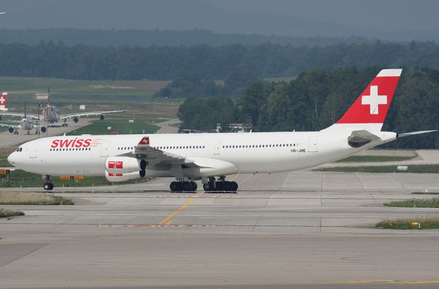 Airbus A340-300 (HB-JME)