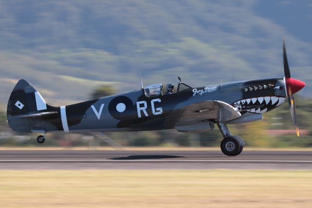 SUPERMARINE Spitfire (VH-HET)