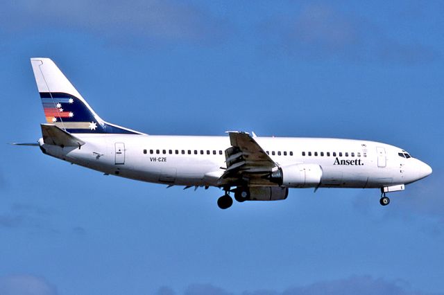 VH-CZE — - ANSETT AIRLINES OF AUSTRALIA - BOEING 737-377 - REG : VH-CZE (CN 47202/400) - ADELAIDE INTERNATIONAL AIRPORT SA. AUSTRALIA- -YPAD 35MM SLIDE CONVERSION SCANNED AT 6400 DPI.