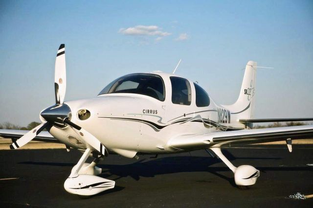 Cirrus SR-22 (N829W)