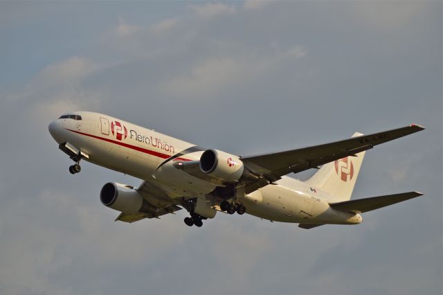 BOEING 767-200 (XA-LRC) - Boeing B767-241SF of AeroUnion XA-LRC, MSN 23802 departing from Mexico City International Airport (08/2018).