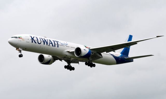 Boeing 777-200 (9K-AOE) - TAKEN FROM BA HANGER 
