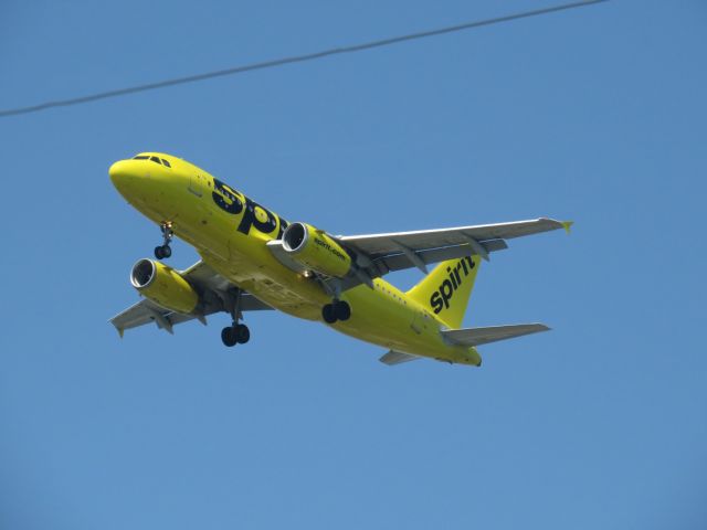 Airbus A319 (N531NK) - Landing 17L