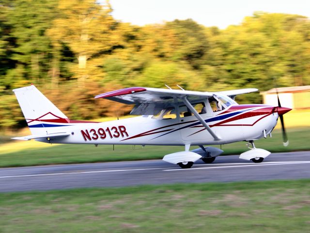 Cessna Skyhawk (N3913R)