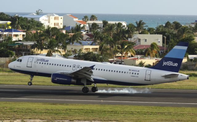 Airbus A320 (N503JB)