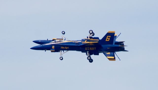 McDonnell Douglas FA-18 Hornet —
