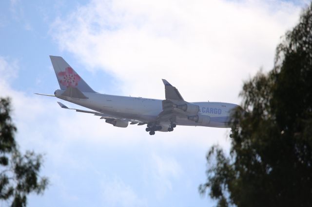 Boeing 747-400 (B-18707)