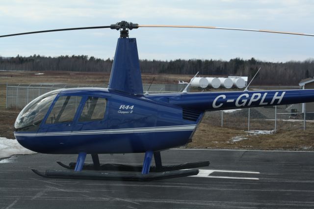 Robinson R-44 (C-GPLH)