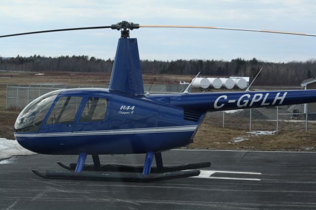 Robinson R-44 (C-GPLH)