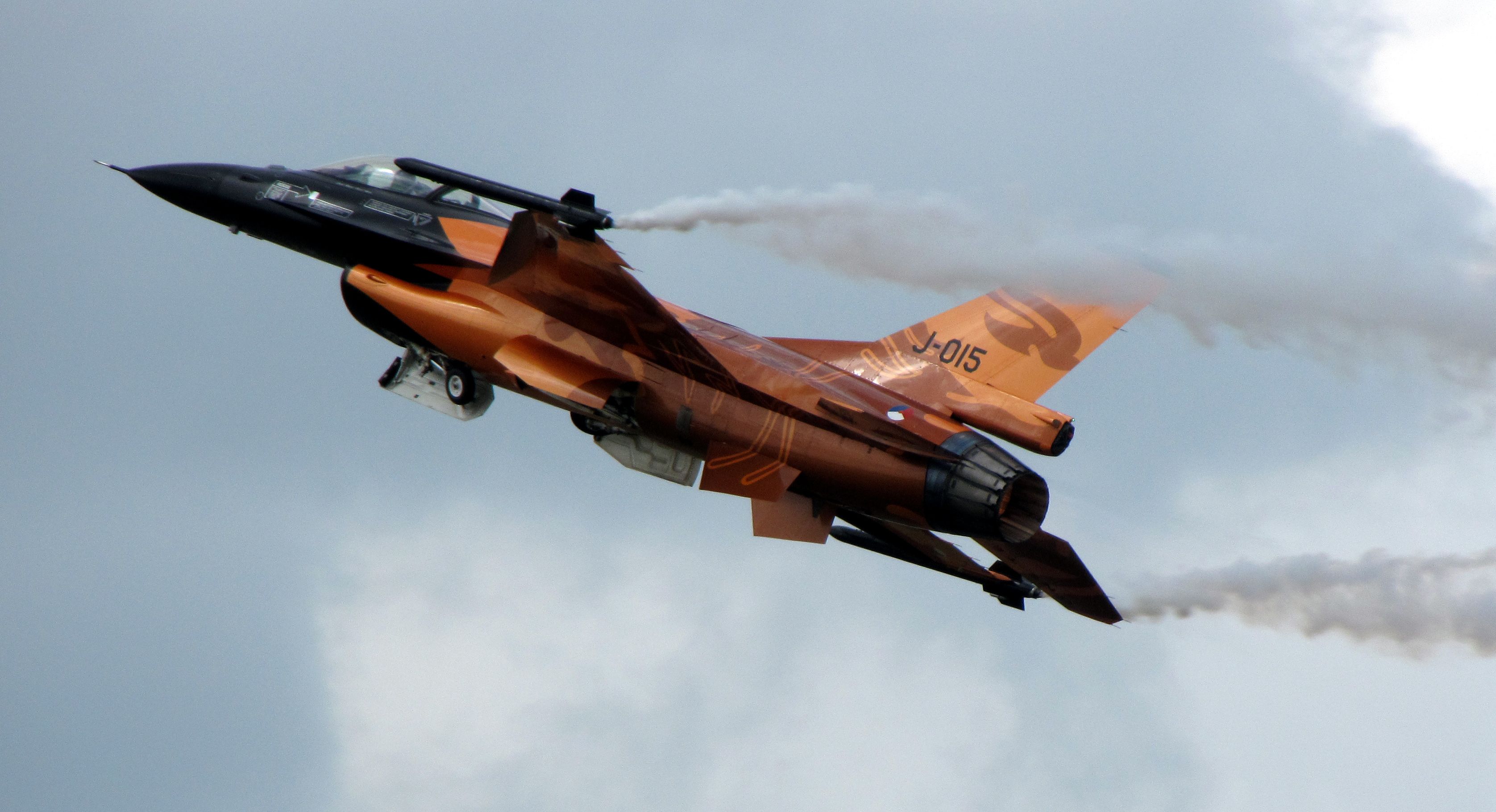 Lockheed F-16 Fighting Falcon (J015) - Dutch Demo F-16