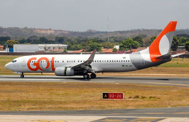 Boeing 737-800 (PR-GZI)