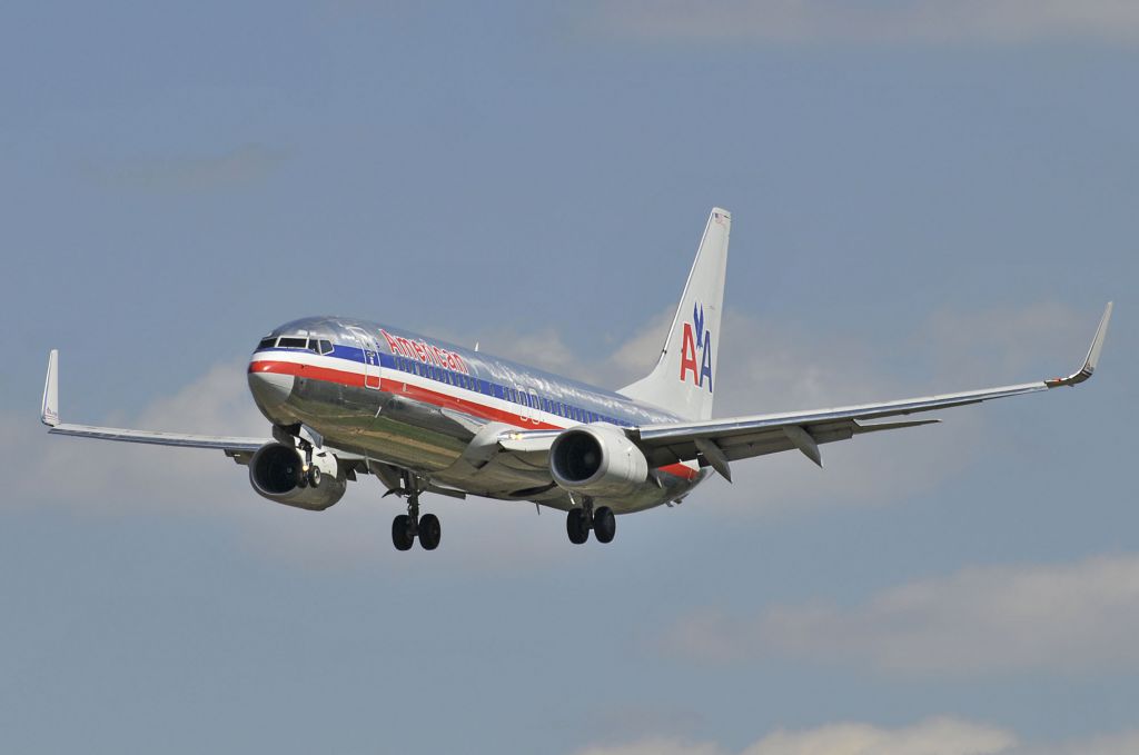 Boeing 737-800 (N907AN) - Seen at KBWI on 4/23/2009.