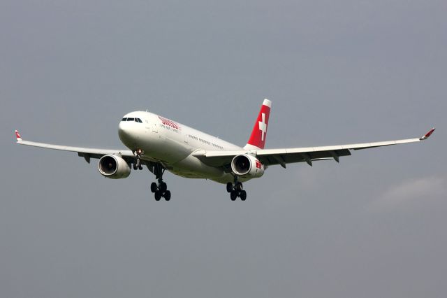 Airbus A330-300 (HB-JHA)