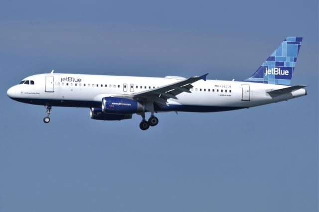Airbus A320 (N763JB)
