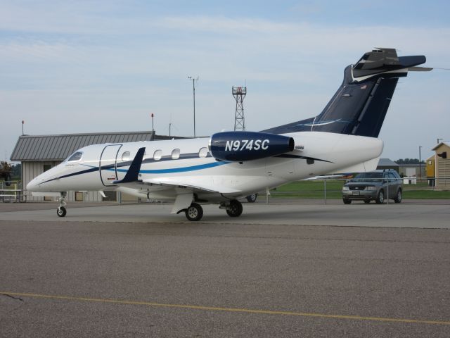 Embraer Phenom 300 (N974SC)