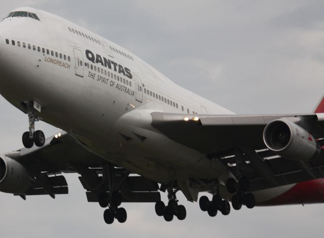 Boeing 747-400 (VH-OJA) - VH-OJA on final approach to Illawarra Regional Airport.  Never to fly again.