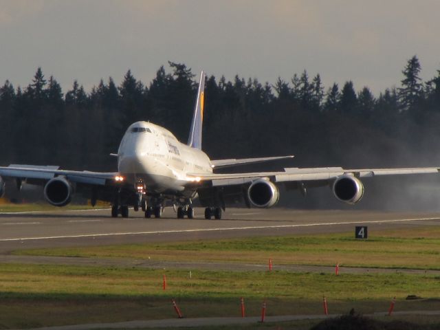 Boeing 747-200 (D-ABYG) - you can watch the full landing on this sitebr /a rel=nofollow href=http://www.youtube.com/watch?v=KytYmUdk8hg&list=PLwVGieK_URTY_wU8E7C_amf6BXczOQq4-&index=13https://www.youtube.com/watch?v=KytYmUdk8hg&list=PLwVGieK_URTY_wU8E7C_amf6BXczOQq4-&index=13/a