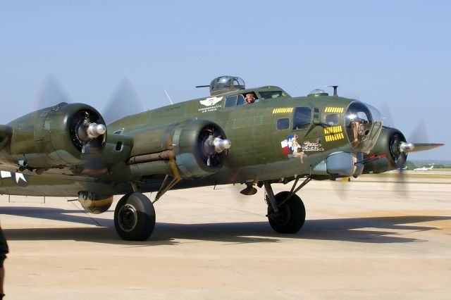 Boeing B-17 Flying Fortress (N7227C)