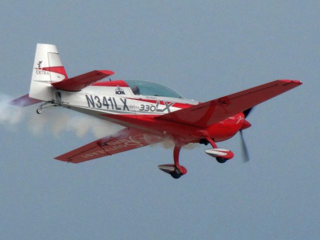 EXTRA EA-300 (N341LX)