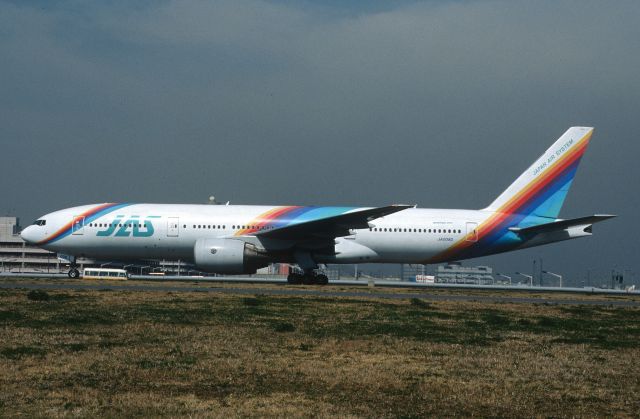 Boeing 777-200 (JA008D) - Taxing at Tokyo-Haneda Intl Airport on 2002/03/14