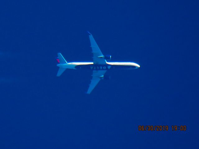 Boeing 757-200 (N672DL)