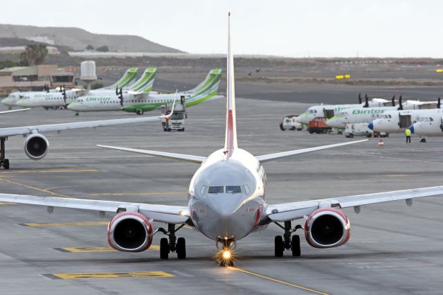 Boeing 737-800 (G-GDFS)