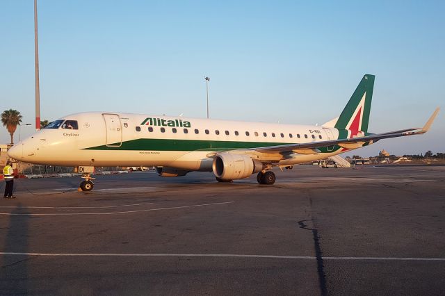 EMBRAER 175 (long wing) (EI-RDI)