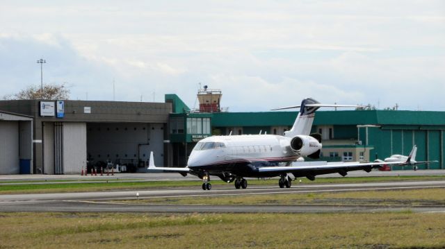 Bombardier Challenger 300 (N618KG) - Bombardier Challenger 300