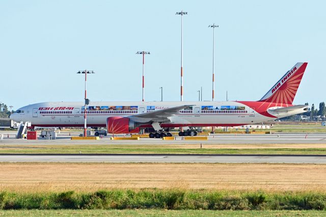 BOEING 777-300 (VT-ALN)