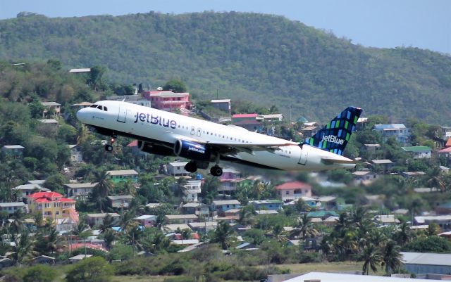 Airbus A320 (N634JB)