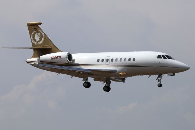 Dassault Falcon 2000 (N89CE) - Landing.