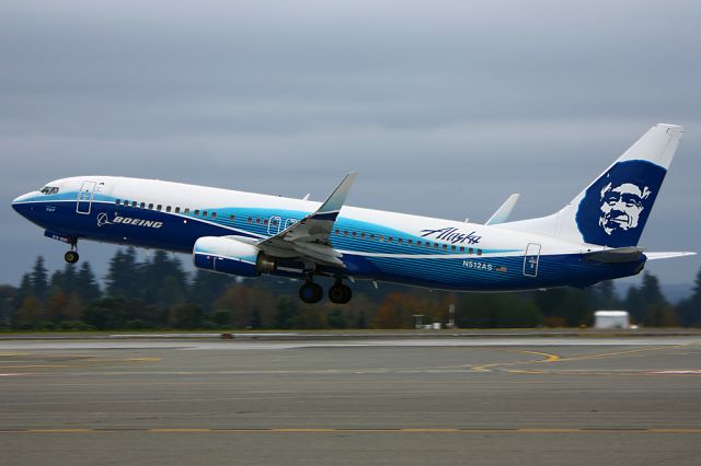 Boeing 737-800 (N512AS) - The Spirit of Seattle Departing here for SAN.