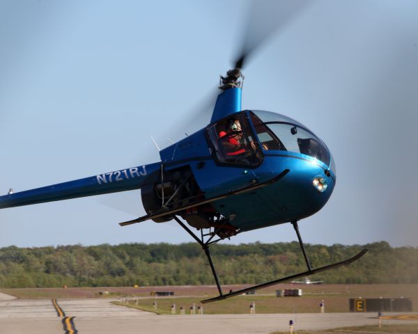 Robinson R-22 (N721RJ) - Helicopter training with York County Helicopters in a R22 BETA at SANFORD SEACOAST RGNL AIRPORT (SANFORD, ME) SFM