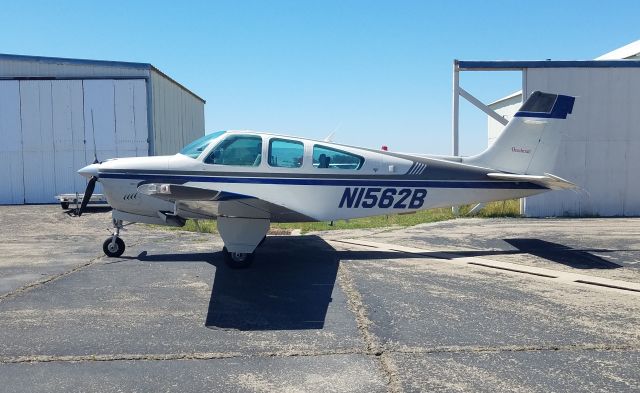 Beechcraft Bonanza (33) (N1562B)