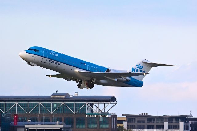 Fokker 70 (PH-WXC)