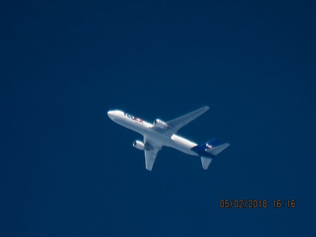 BOEING 767-300 (N125FE)