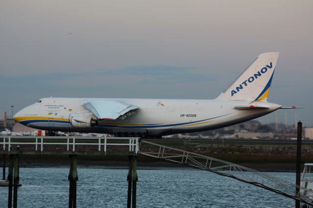 Antonov An-124 Ruslan (UR-82008)